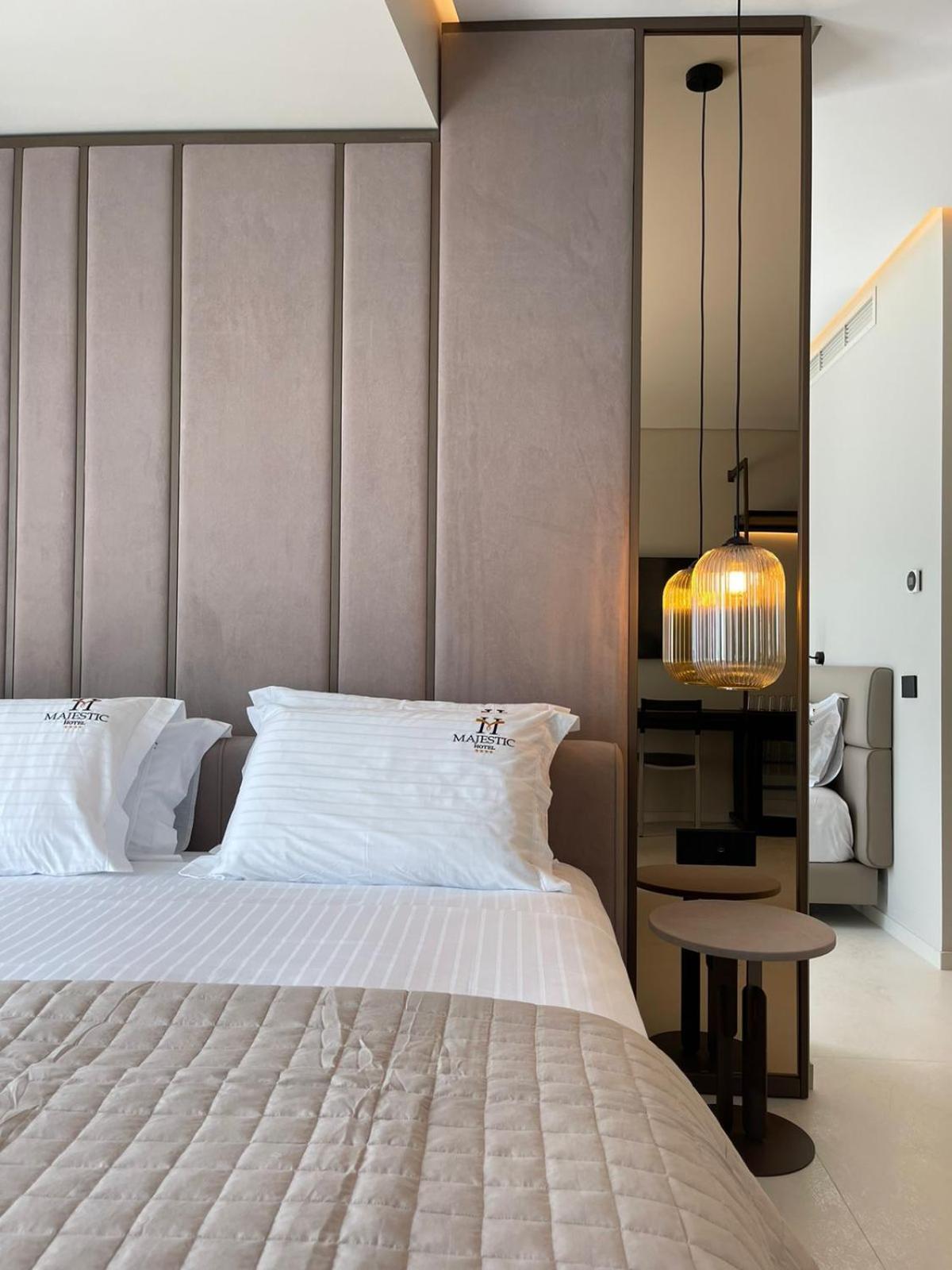 Hotel Majestic Radhimë Zewnętrze zdjęcie