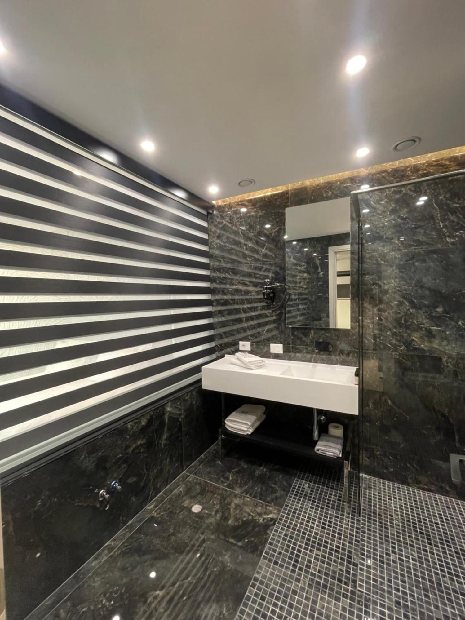 Hotel Majestic Radhimë Zewnętrze zdjęcie