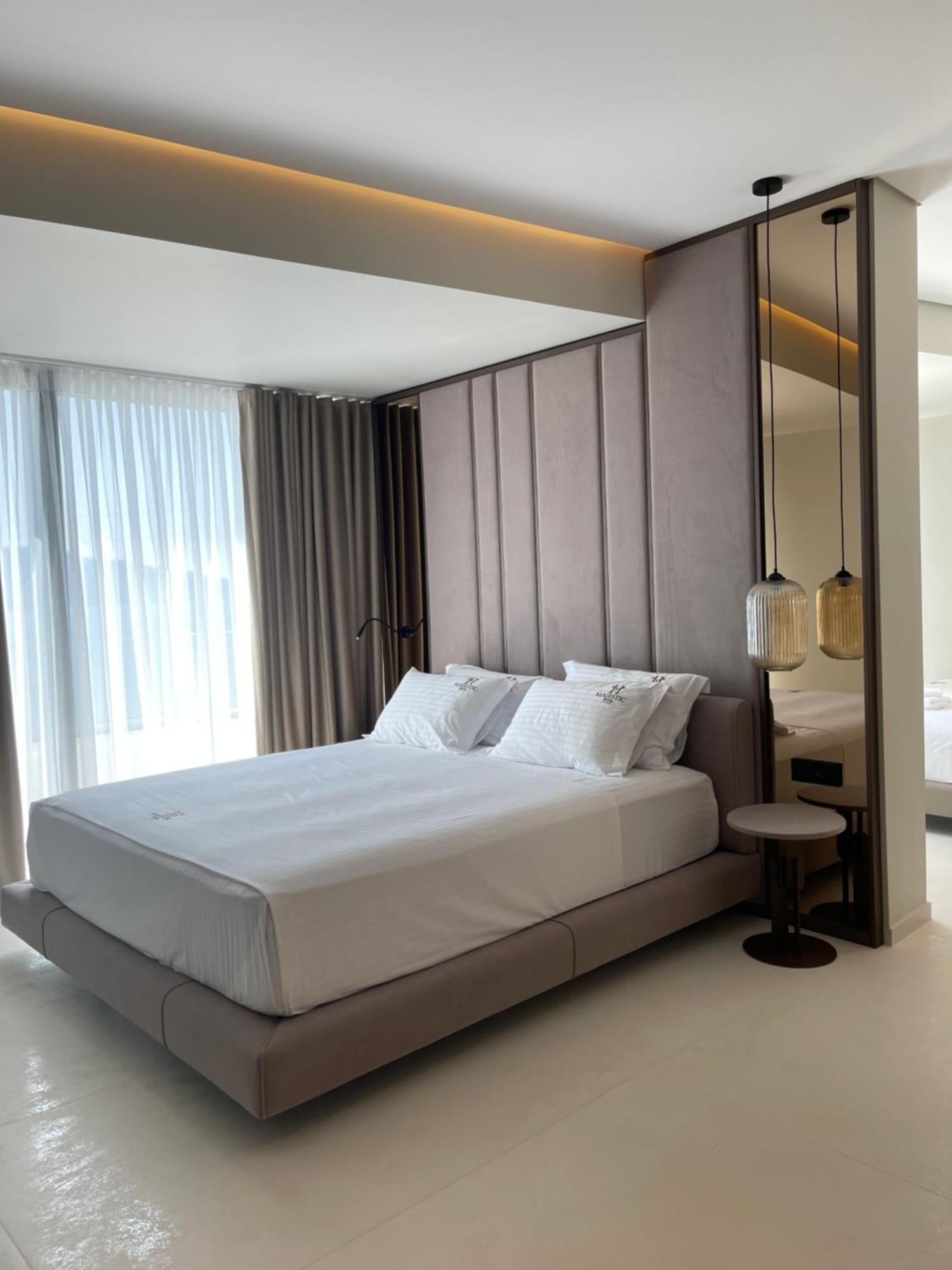 Hotel Majestic Radhimë Zewnętrze zdjęcie
