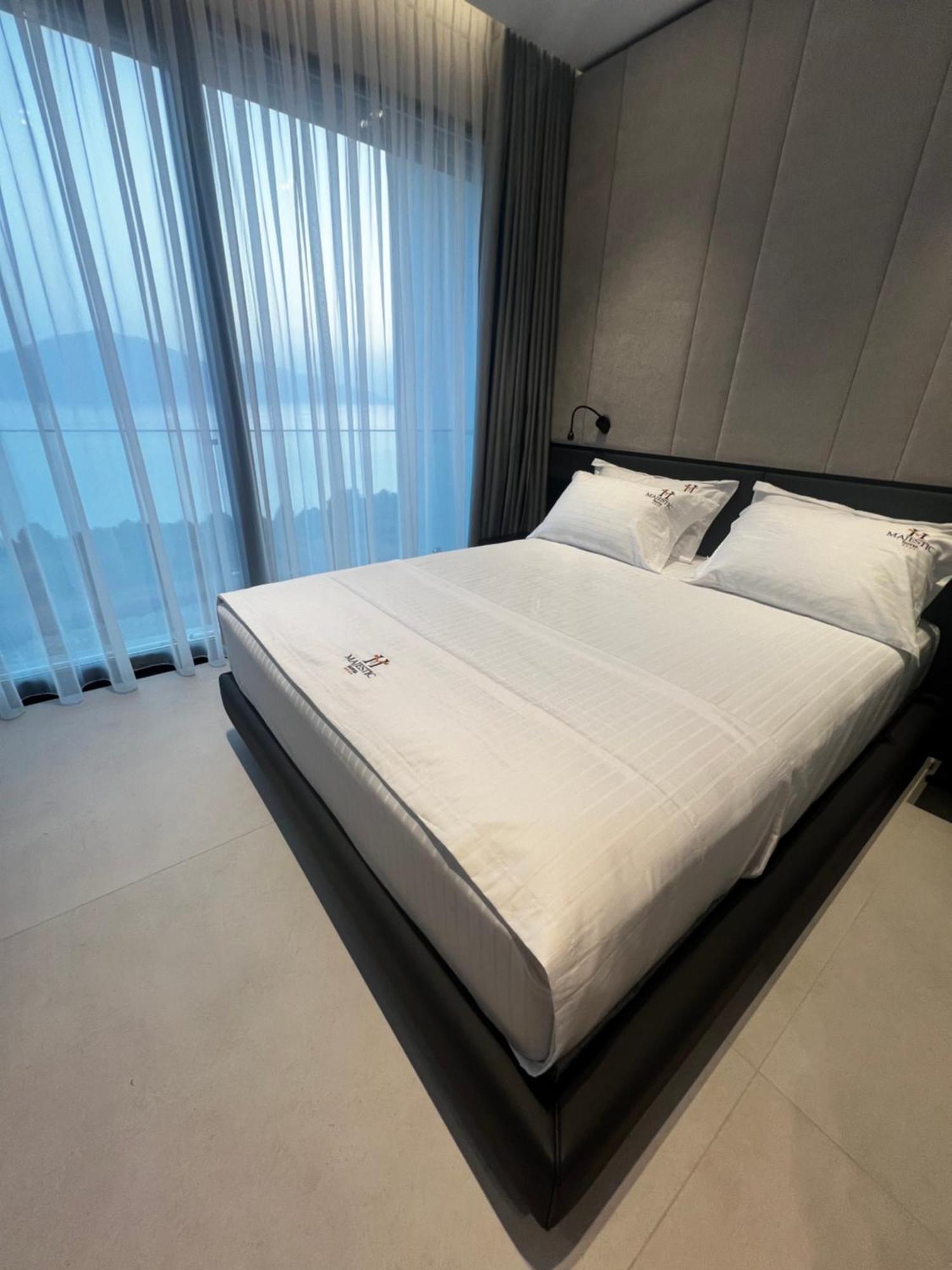 Hotel Majestic Radhimë Zewnętrze zdjęcie