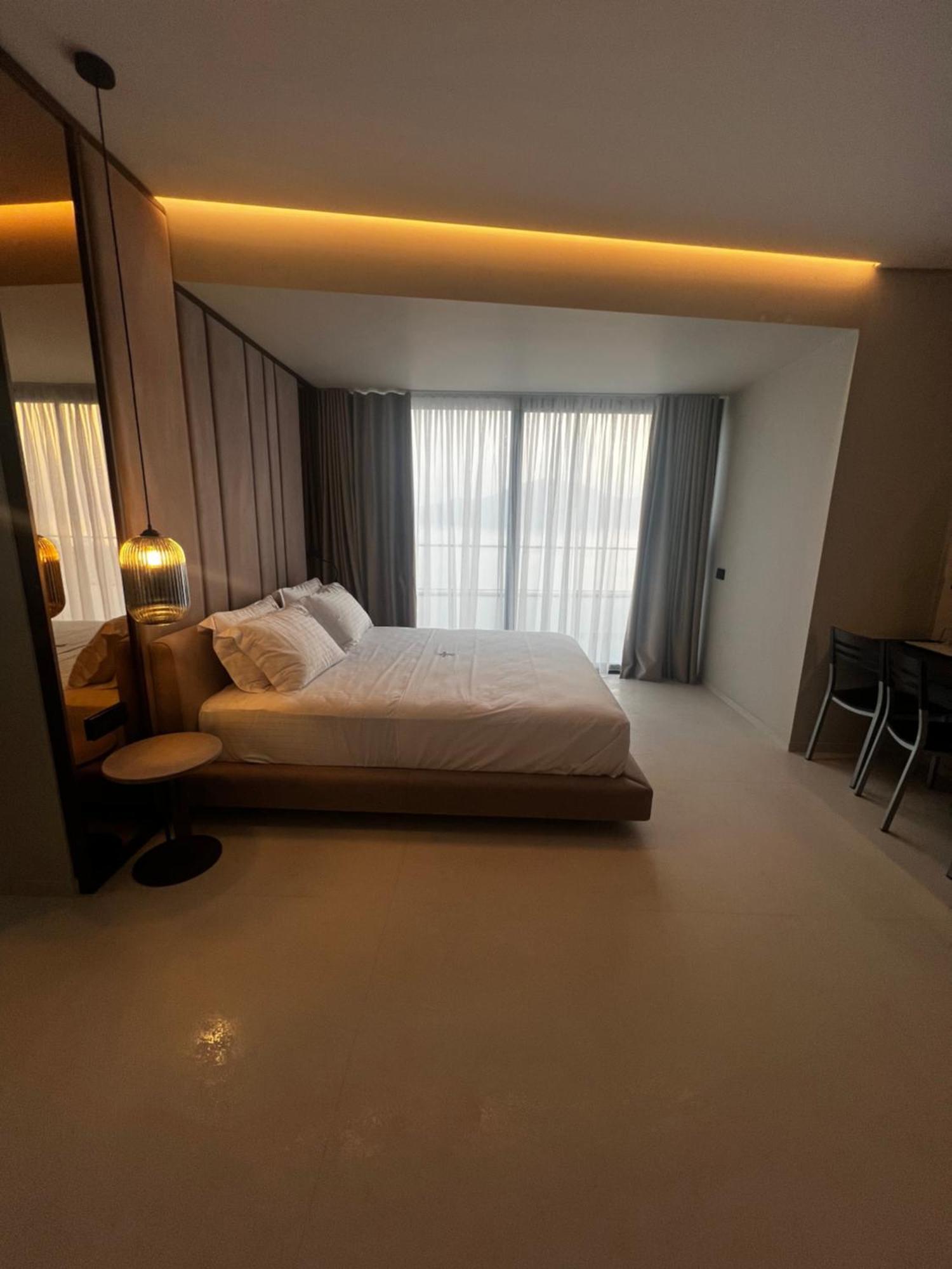 Hotel Majestic Radhimë Zewnętrze zdjęcie