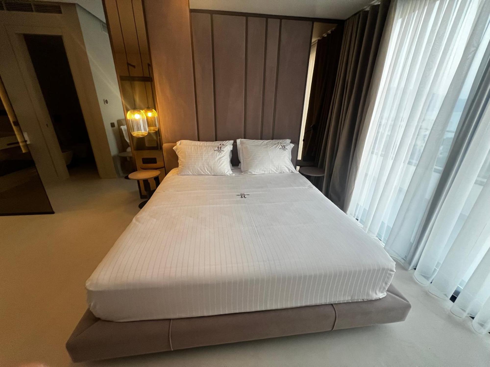 Hotel Majestic Radhimë Zewnętrze zdjęcie