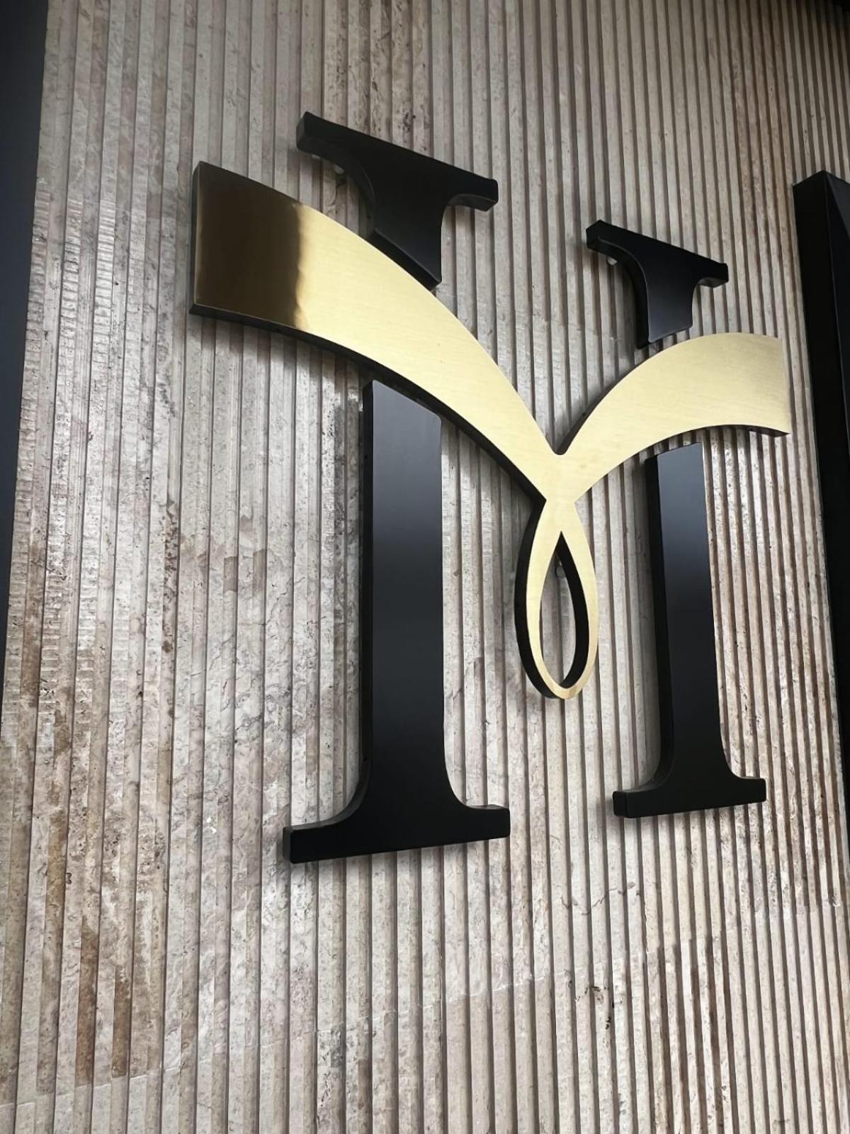 Hotel Majestic Radhimë Zewnętrze zdjęcie