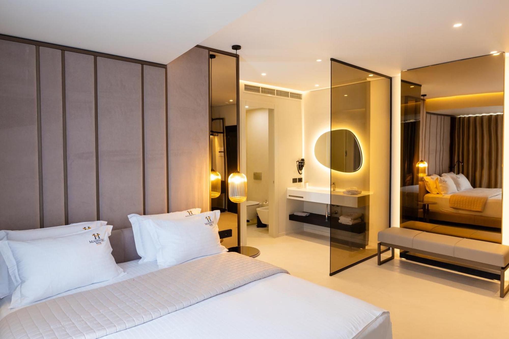 Hotel Majestic Radhimë Zewnętrze zdjęcie