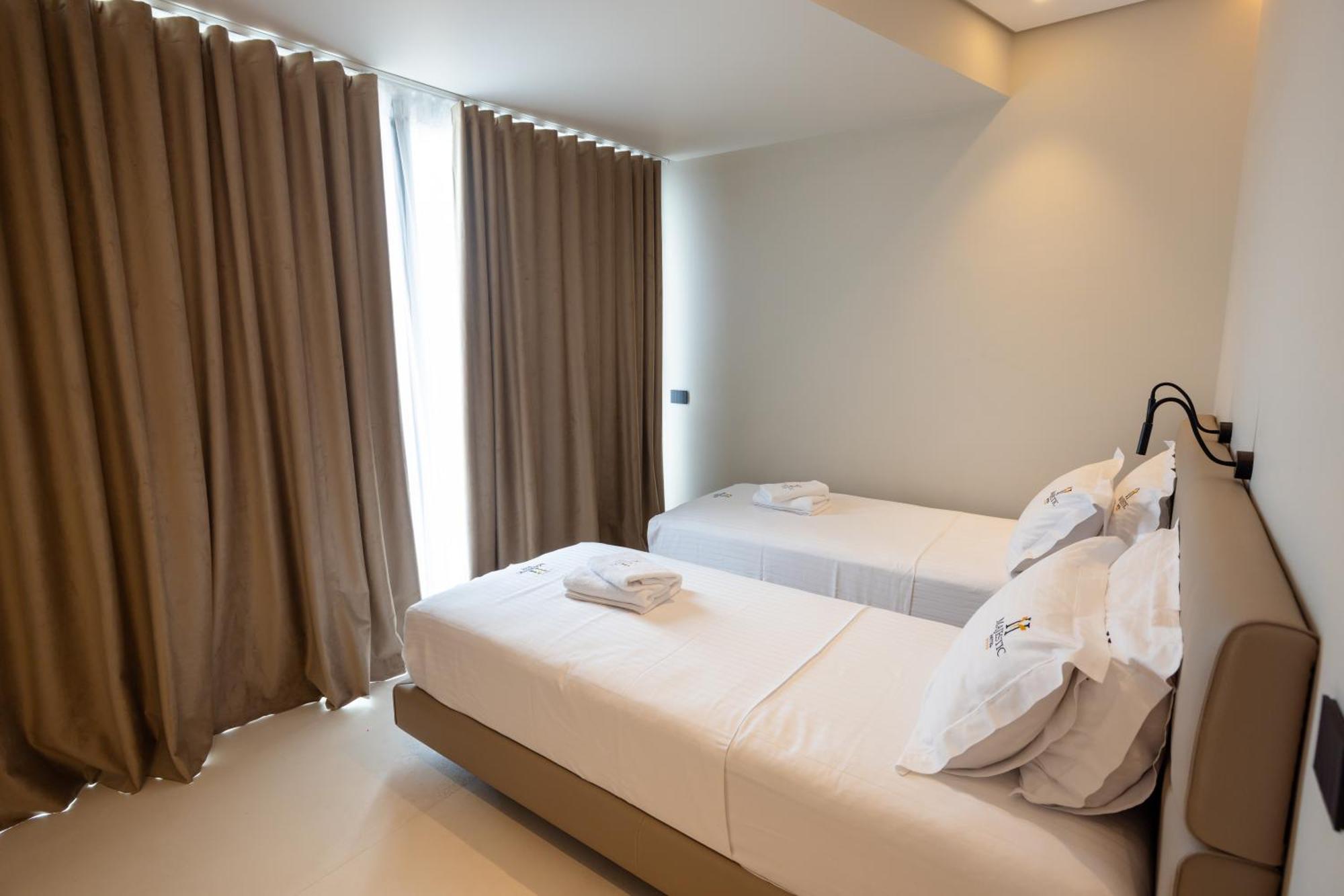 Hotel Majestic Radhimë Zewnętrze zdjęcie