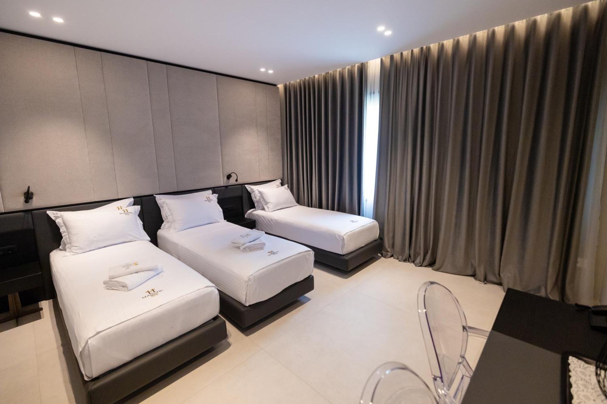 Hotel Majestic Radhimë Zewnętrze zdjęcie