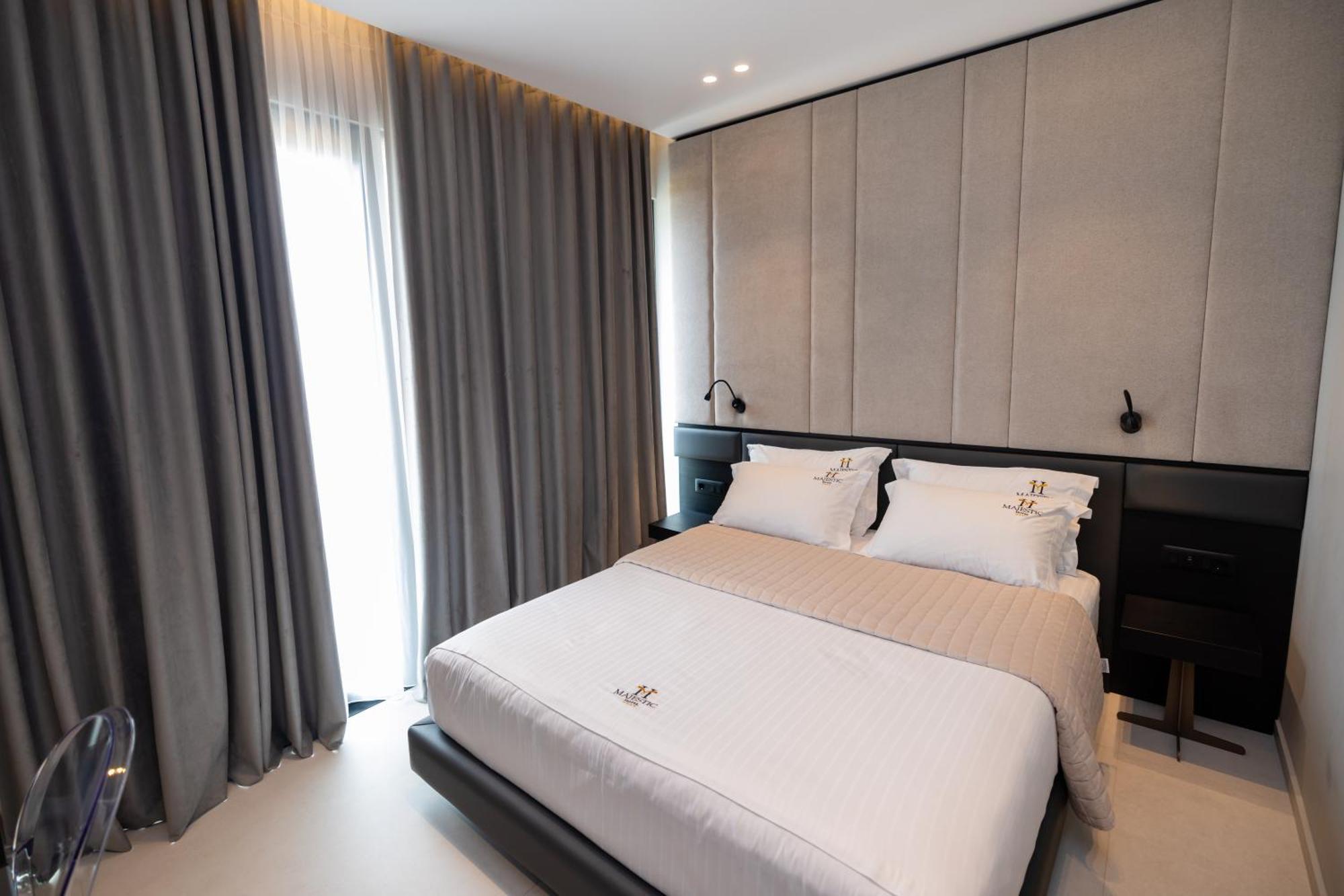 Hotel Majestic Radhimë Zewnętrze zdjęcie