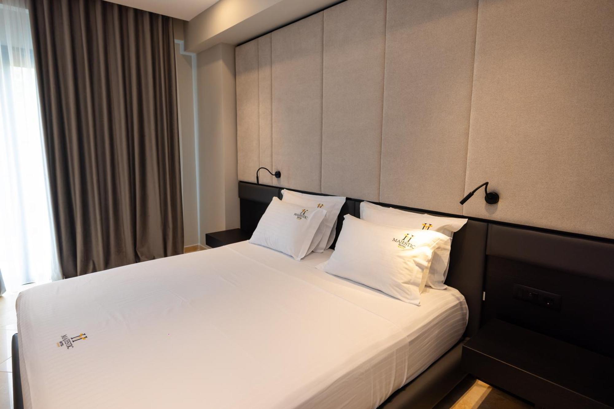 Hotel Majestic Radhimë Zewnętrze zdjęcie