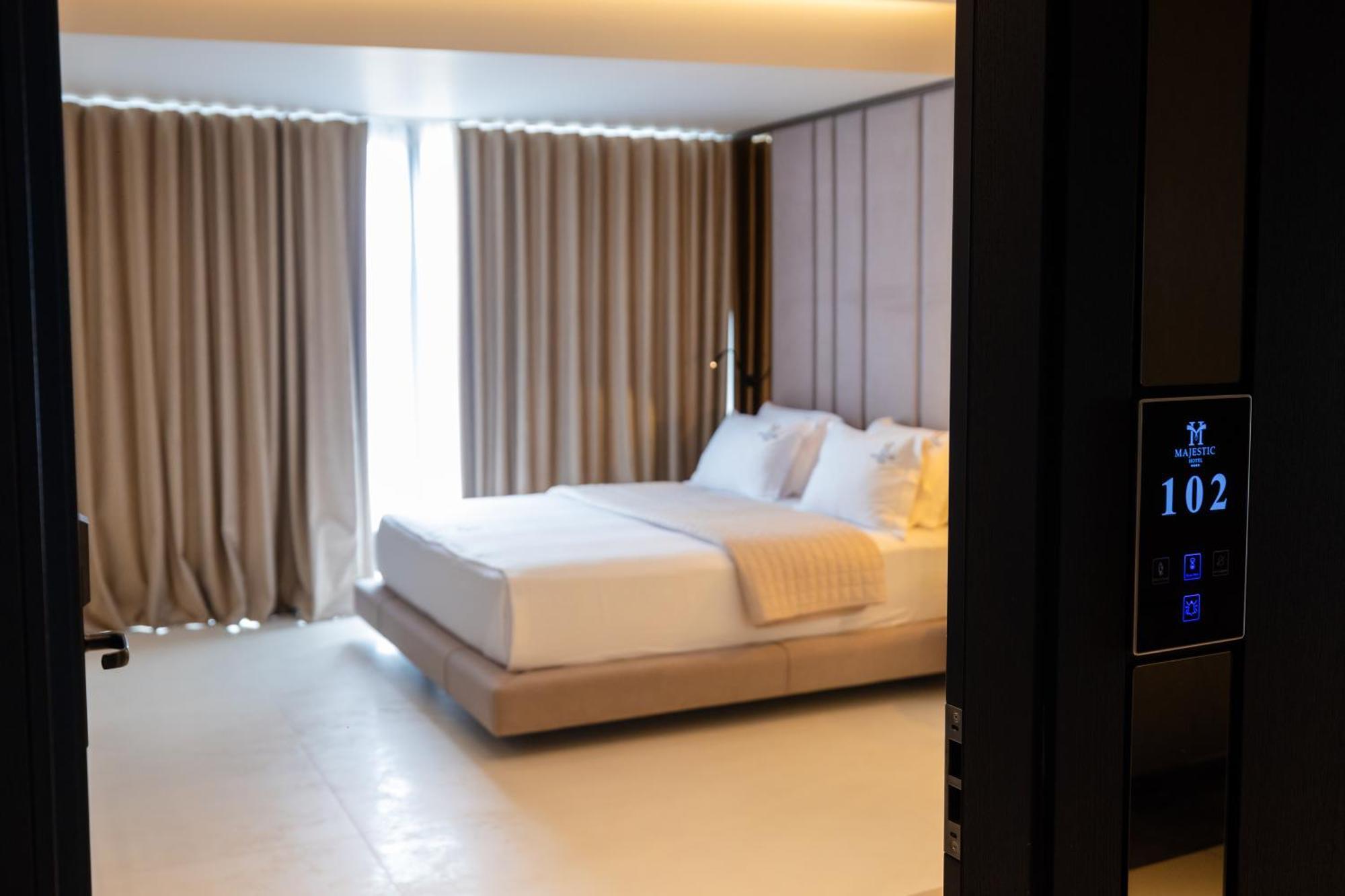 Hotel Majestic Radhimë Zewnętrze zdjęcie