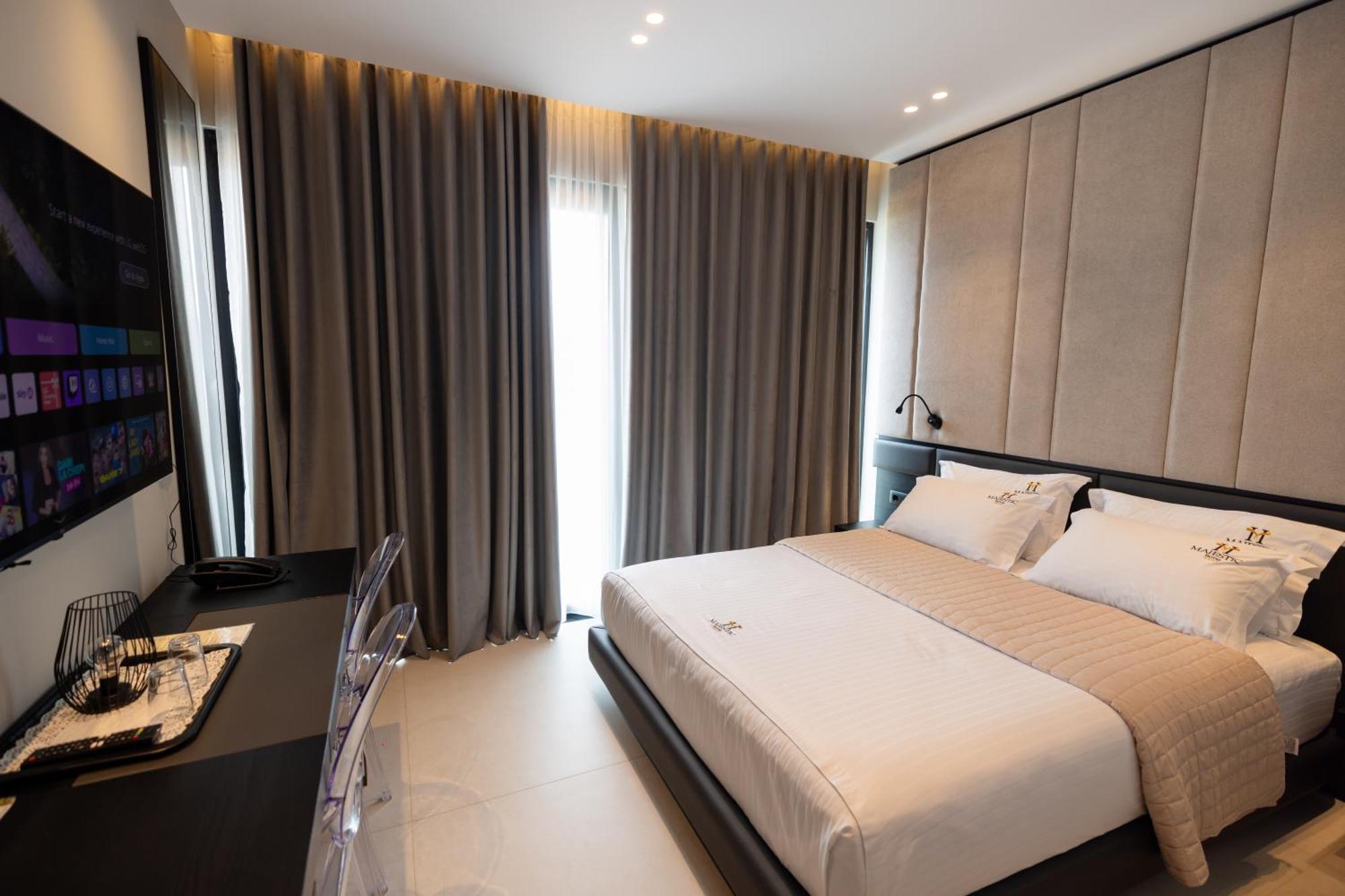 Hotel Majestic Radhimë Zewnętrze zdjęcie
