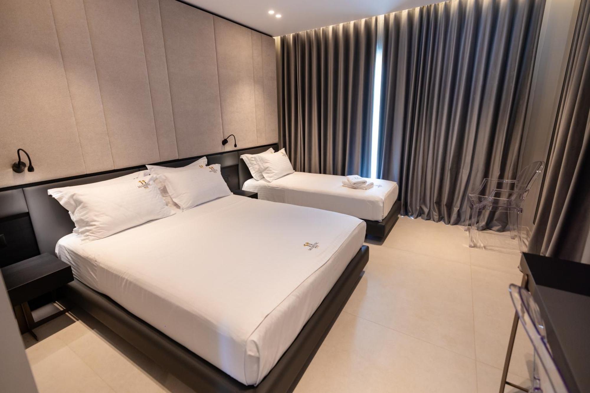 Hotel Majestic Radhimë Zewnętrze zdjęcie